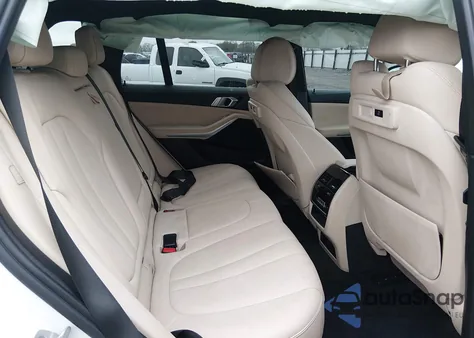 2021 BMW X5 Phev xDrive45E z USA, uszkodzony, nr VIN 5UXTA6C06M9F17086